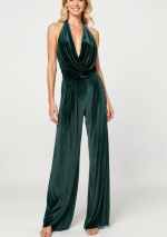 ESME Mono verde de terciopelo con escote caído y espalda semicubierta