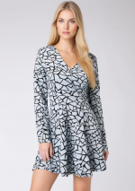 GEA Short mint green dress with geometric figures, v-neck semi-round skirt.