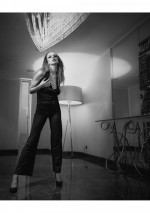 GEMA Schwarzer jumpsuit mit tiefem Ausschnitt und halbem Ausschnitt hinten